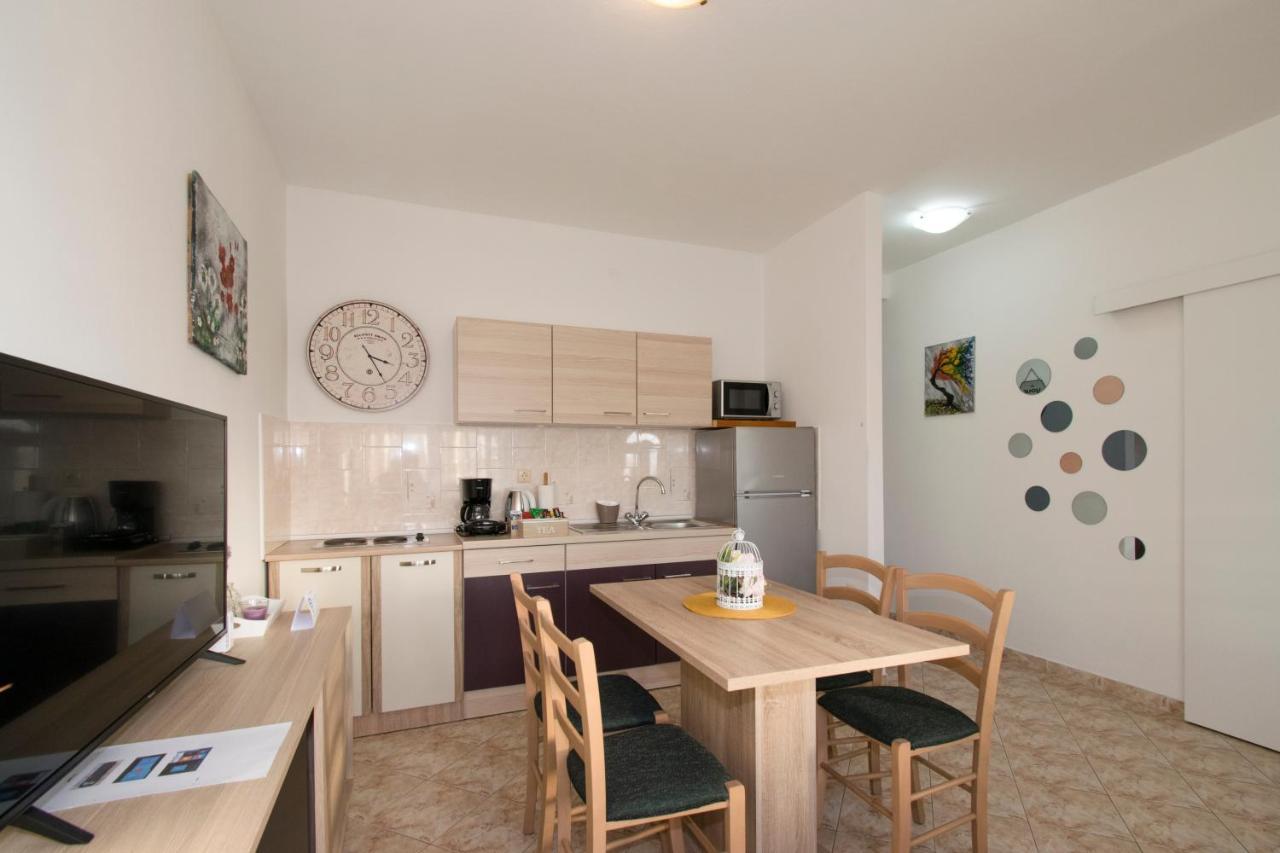 Apartman Fuma Rovigno Esterno foto