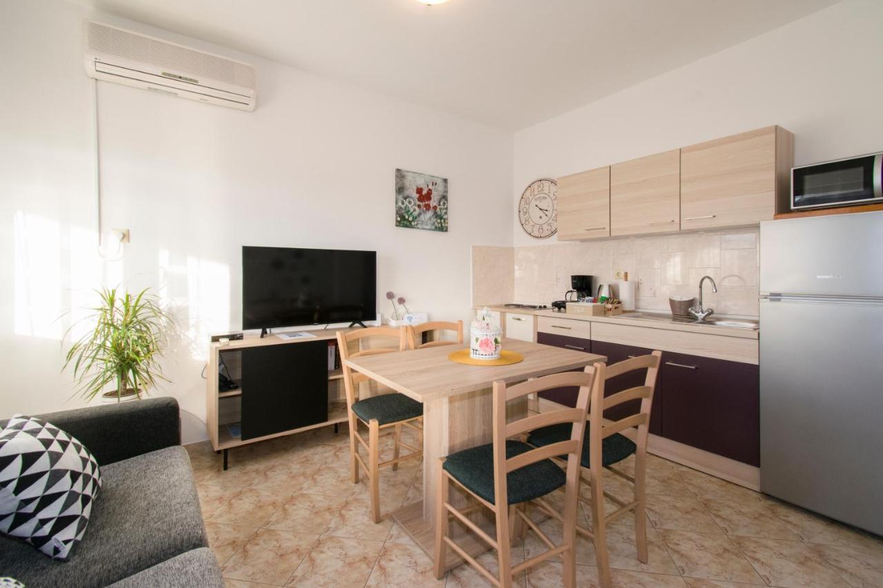 Apartman Fuma Rovigno Esterno foto