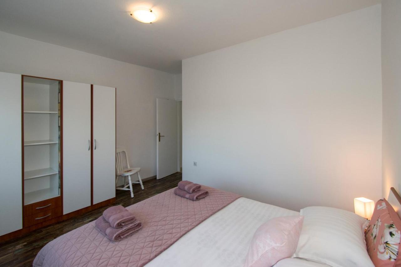 Apartman Fuma Rovigno Esterno foto