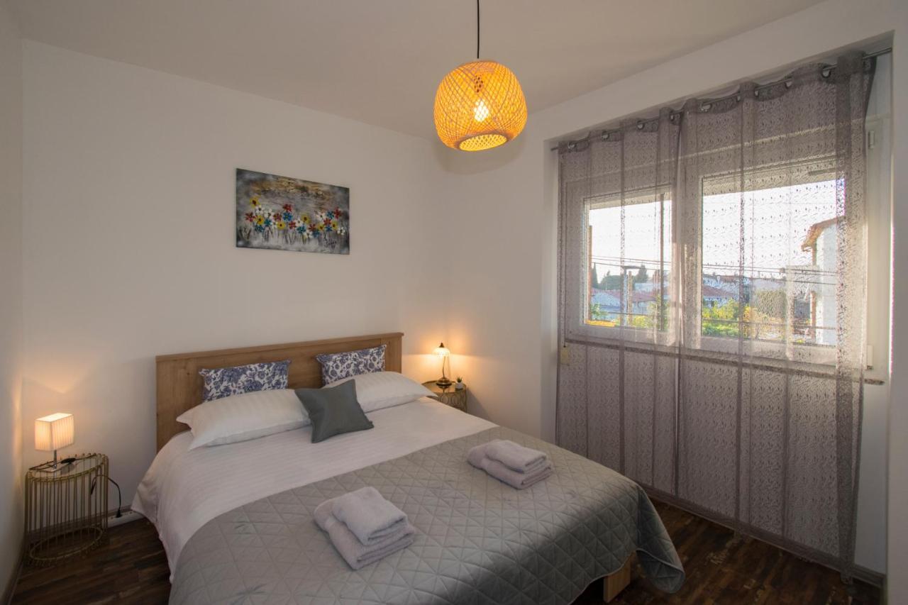 Apartman Fuma Rovigno Esterno foto
